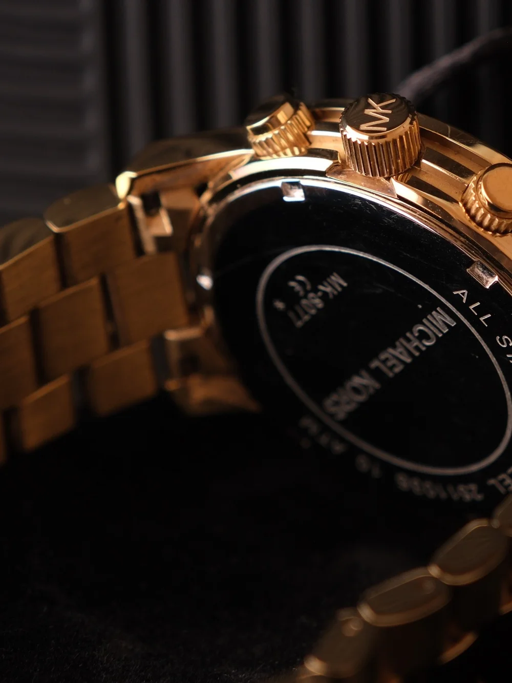 Michael Kors Oversized Yellow Gold Men's Chronograph Watch Quartz Stainless - Picture 2 of 4